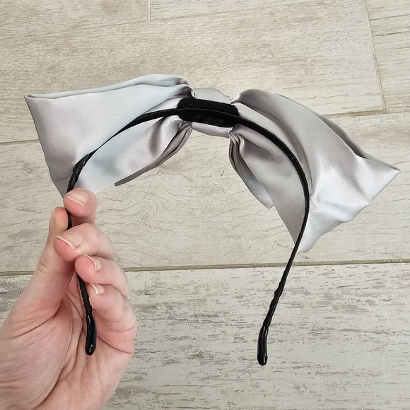 Silver-Gray Oversized Statement Bow Headband - Picture 4 of 7